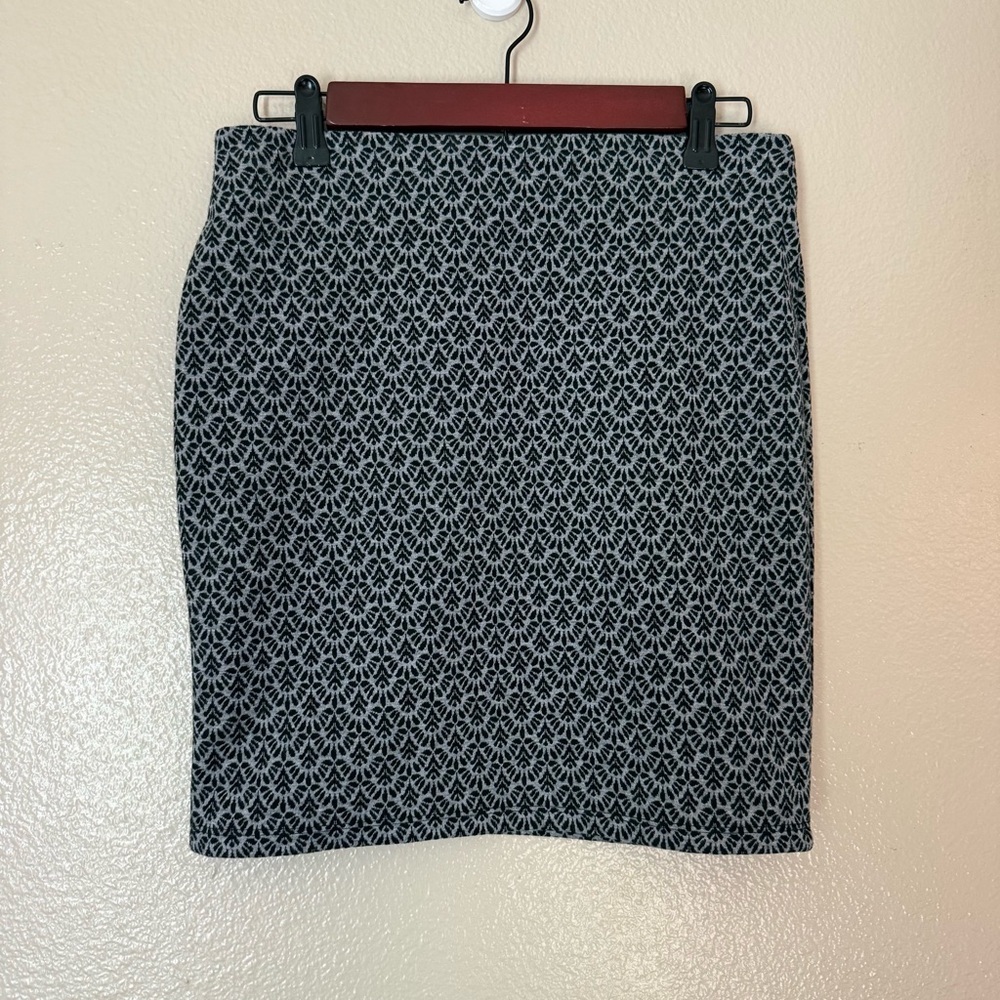 LOFT Black and White Geometric Mini Skirt